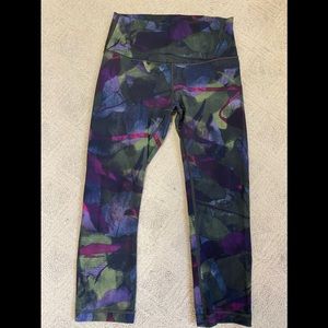 Lululemon Crops size 6